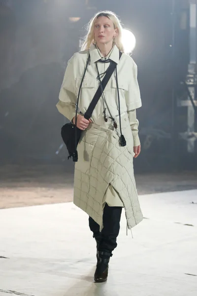 Look 3